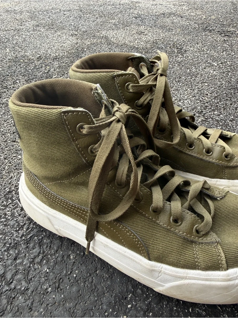Puma Women’s Size 8 Olive Green High Top Platform Sneakers